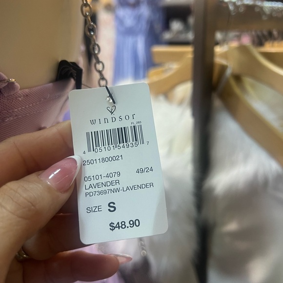 Elegant Lavender Dress with Pearl Accents - Picture 7 of 7